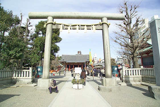 File:Asakusa Shrine Torii.jpg